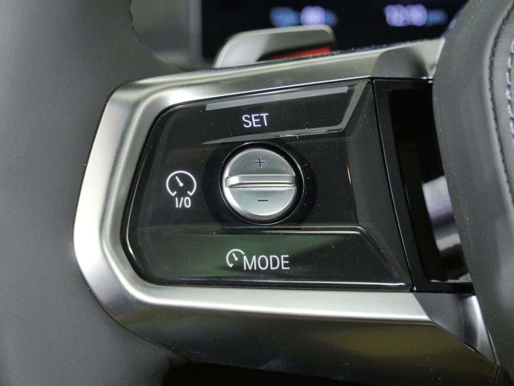 New 2026 Carbon Black Metallic BMW xDrive60 image 40