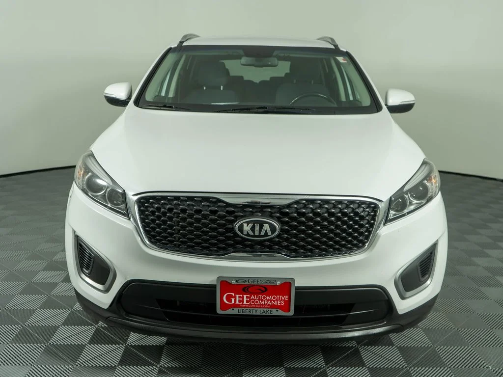 Used 2016 White Kia LX image 2