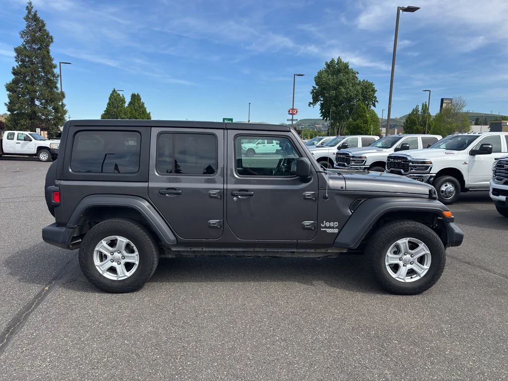 Used 2018 Granite Crystal Metallic Clearcoat Jeep Sport S image 5