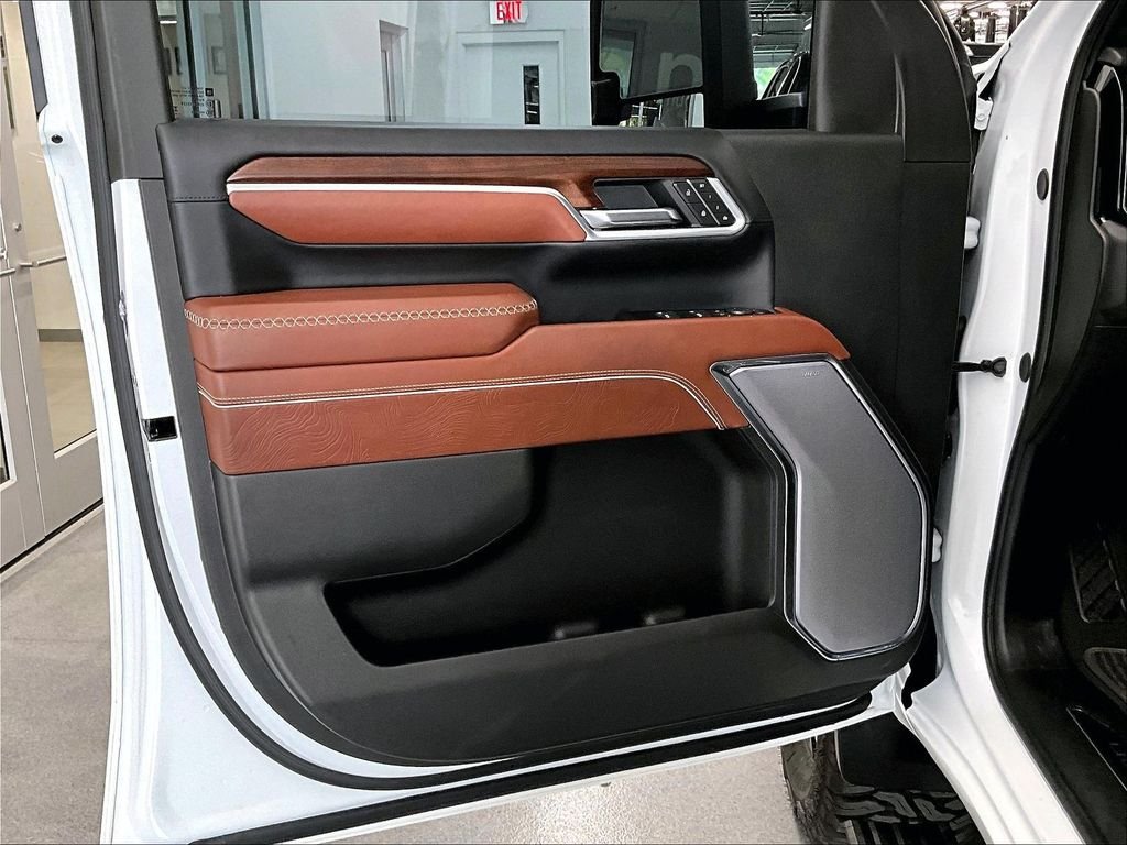 Used 2025 Summit White GMC Denali Ultimate image 9