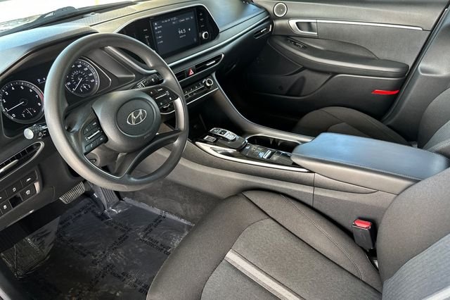 Used 2021 Gray Hyundai SE image 9