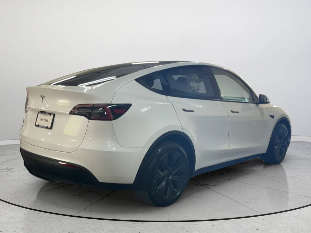 2024 Tesla Model Y Long Range - Photo 6