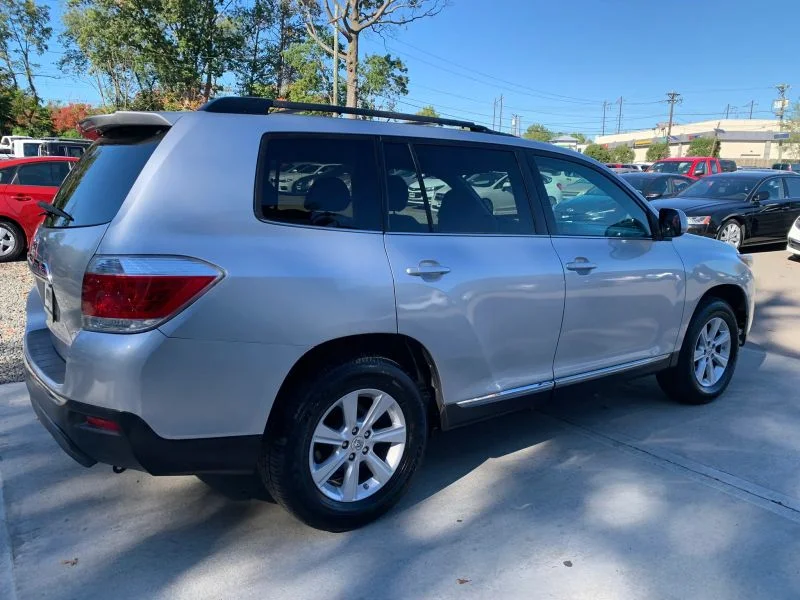 Used 2011 Silver Toyota Sport Utility 4D image 13