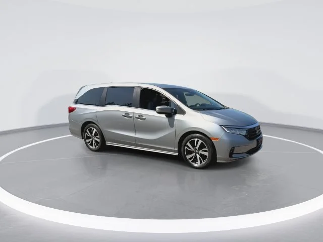 Used 2023 Silver Honda Touring image 13
