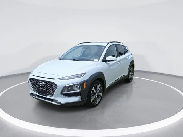 Used 2018 White Hyundai Limited image 4