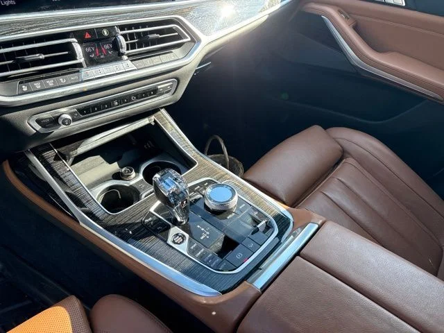 Used 2021 White BMW xDrive40i image 14