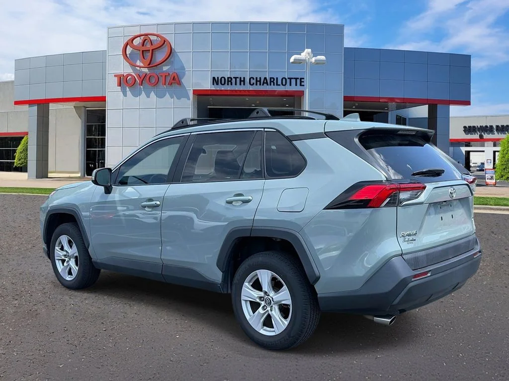 Used 2019  Toyota XLE image 4