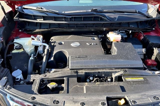 Used 2021 Red Nissan Platinum image 10