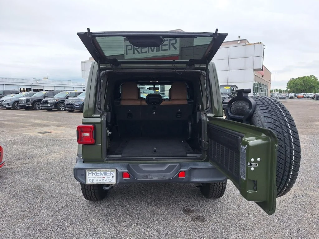 Used 2020 Green Jeep Unlimited Sahara image 26