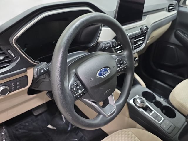 Used 2020 Gold Ford SE image 14
