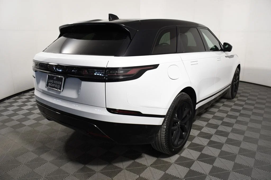 New 2026 Fuji White Land Rover Dynamic SE image 6