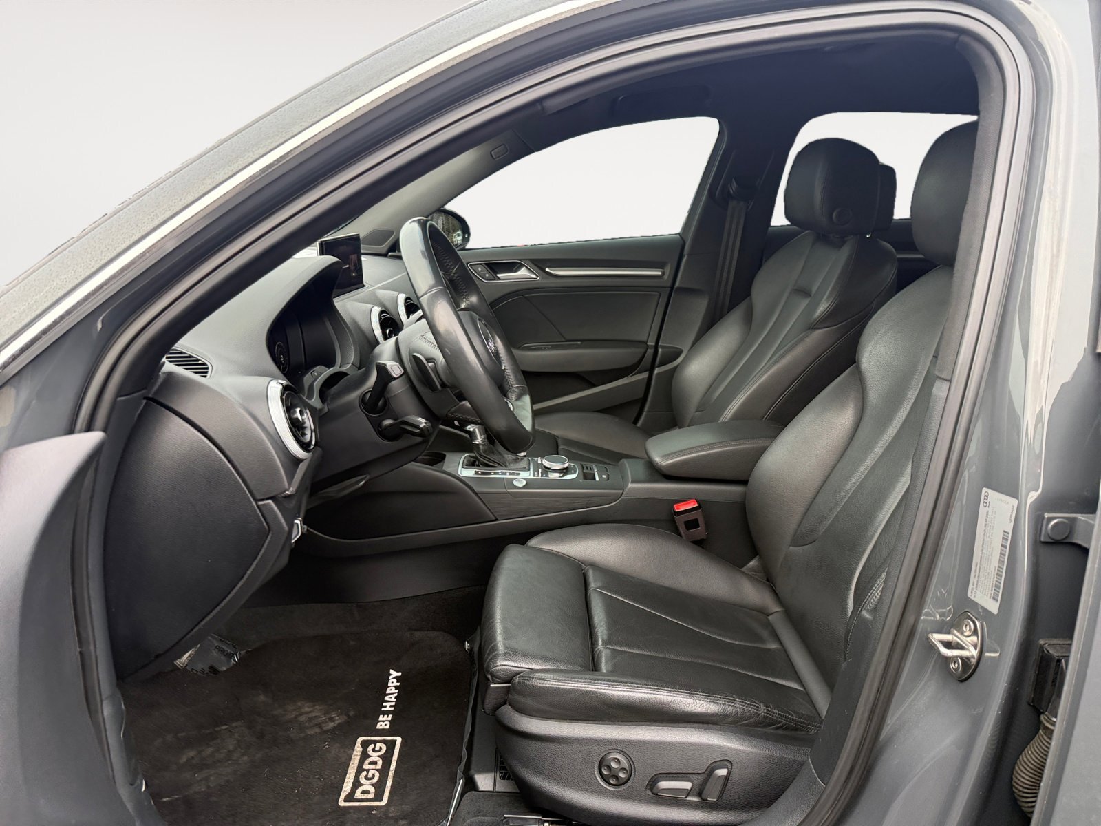 Used 2018 Gray Metallic Audi 1.4T Premium image 10