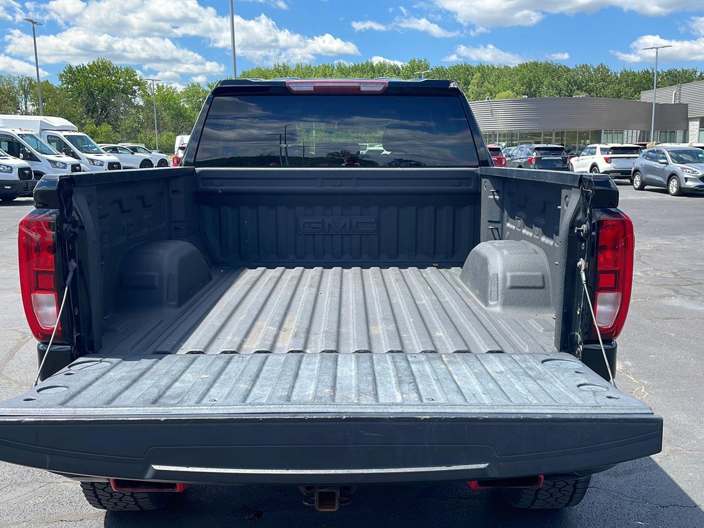 Used 2020 Onyx Black GMC Elevation image 5