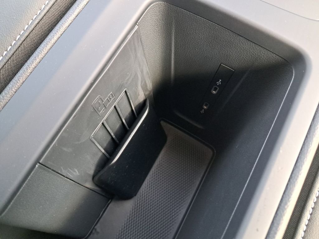 2025 Volkswagen Tiguan SE - Photo 23