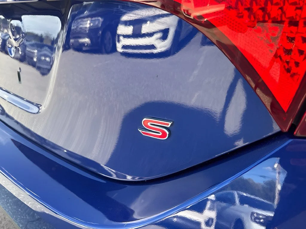 Used 2015 Blue Toyota S image 9