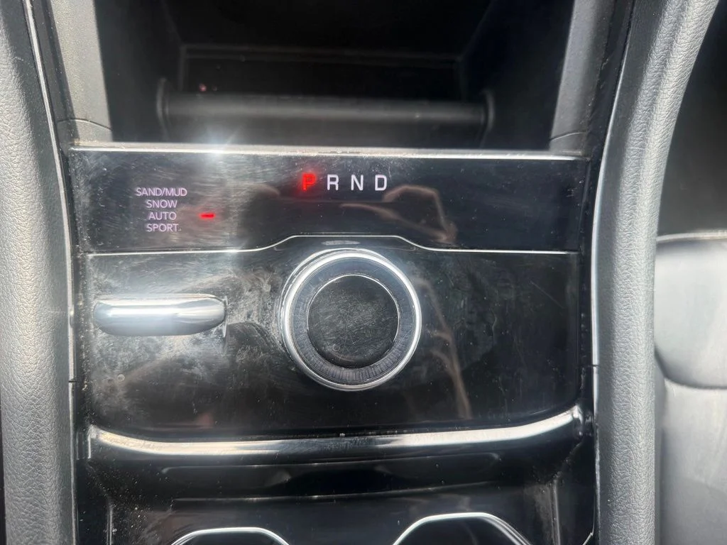 Used 2023 White/off-white Jeep Limited image 23