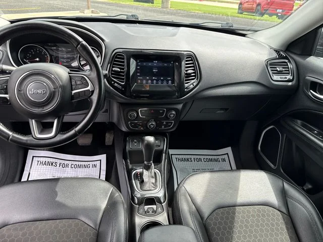 Used 2020 Granite Crystal Clearcoat Metallic Jeep Latitude image 17