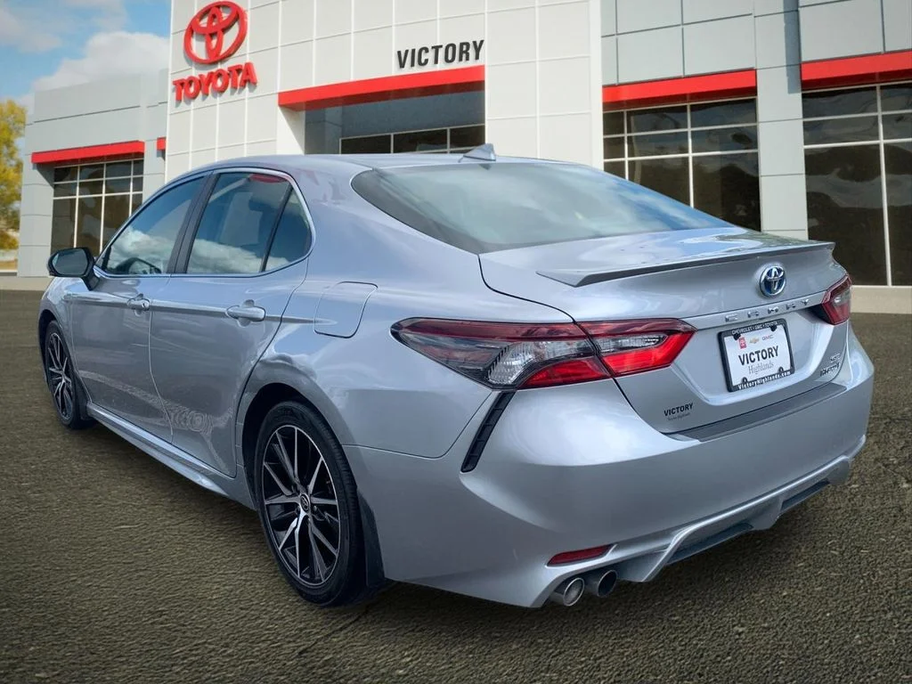 Used 2022 Silver Toyota SE image 5