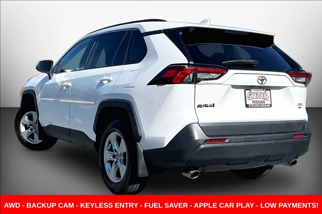 Used 2020 White Toyota XLE image 4