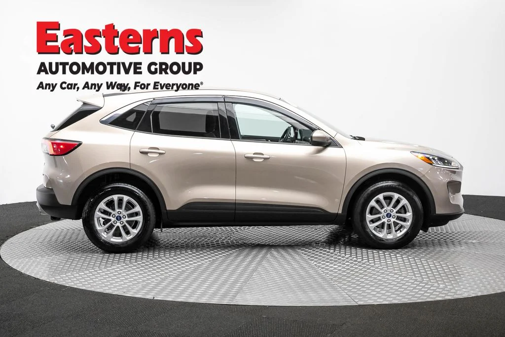 Used 2020 Gold Ford SE image 4