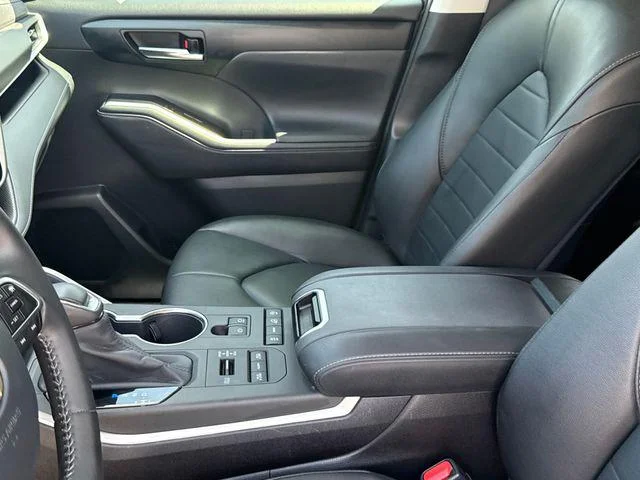 Certified Used 2020 CELESTIAL SILVER METALLIC Toyota XLE image 12