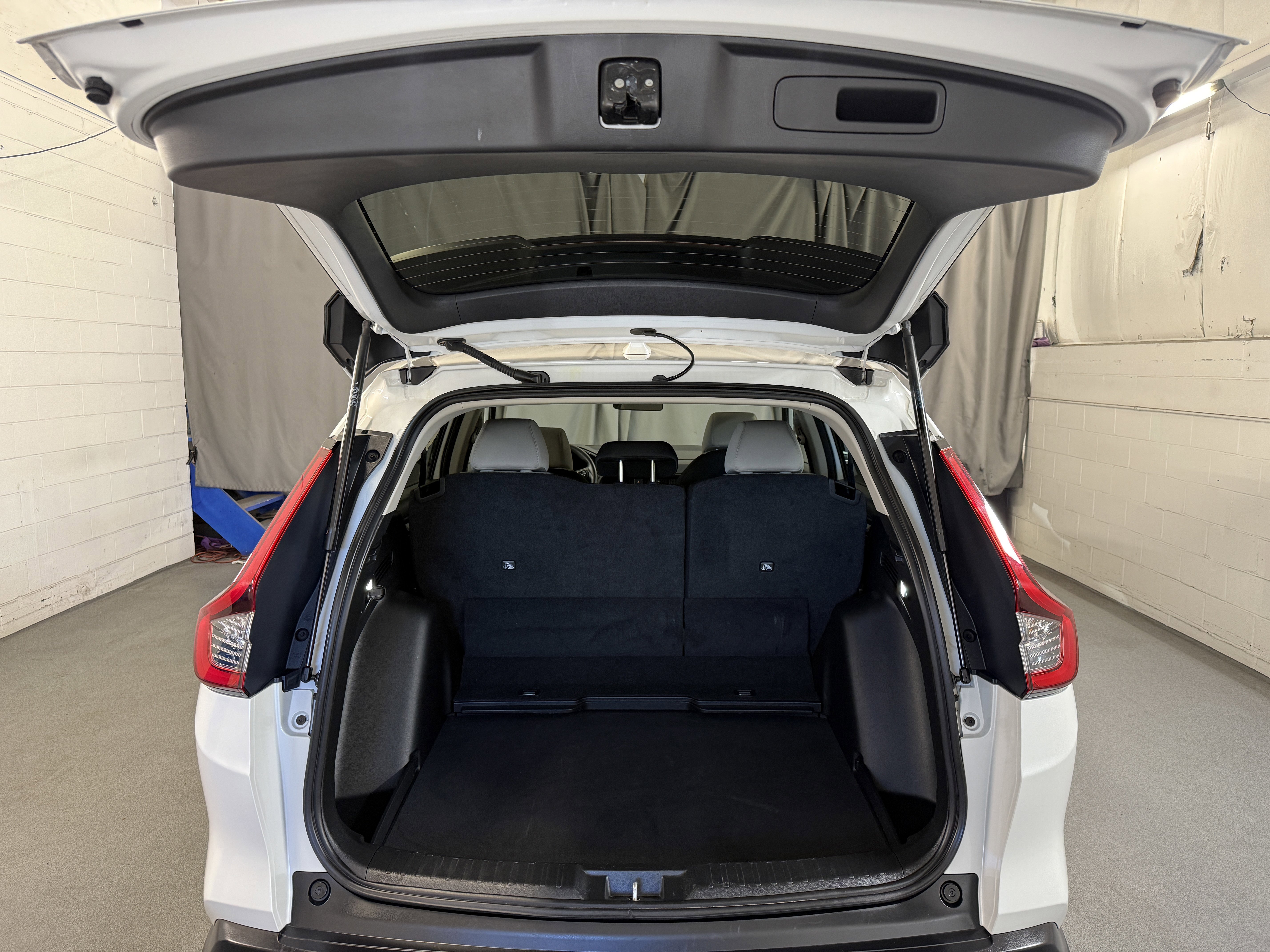 Certified Used 2025 Platinum White Pearl Honda EX image 8