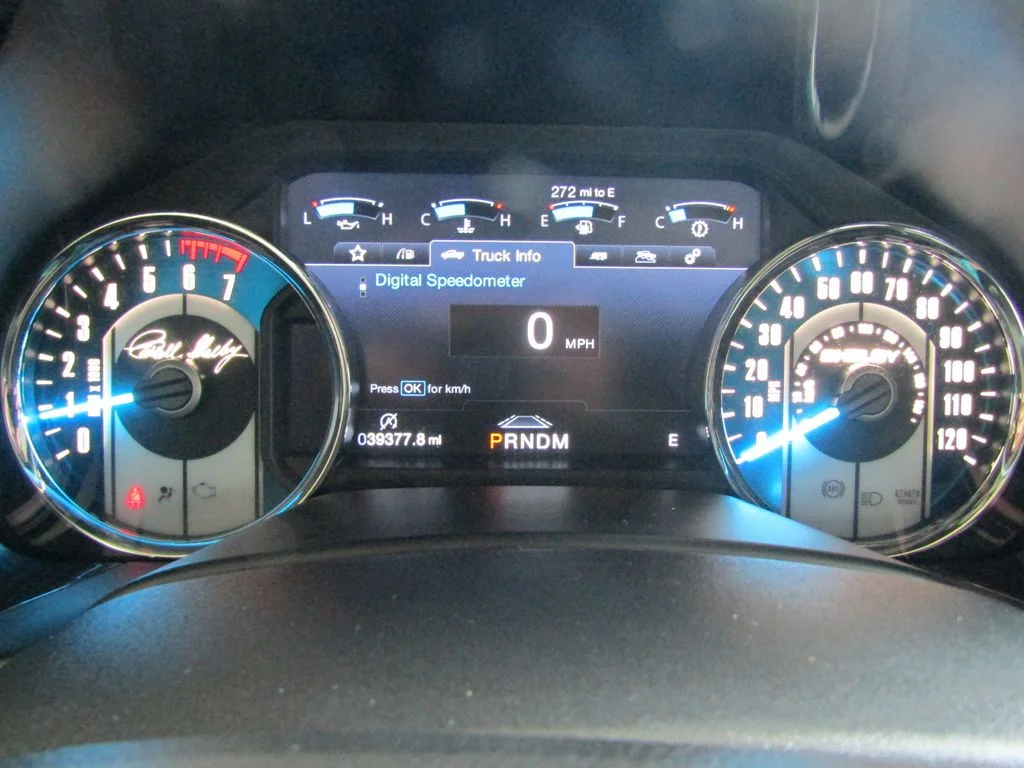 Used 2019  Ford Lariat image 32