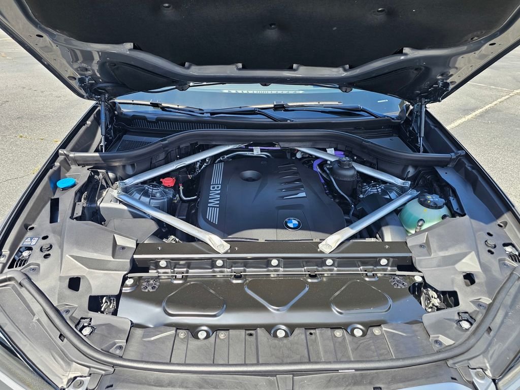 New 2026 Skyscraper Grey Metallic BMW sDrive40i image 25