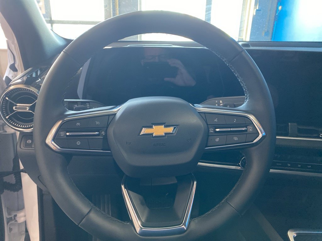 New 2027 Summit White Chevrolet LT image 7