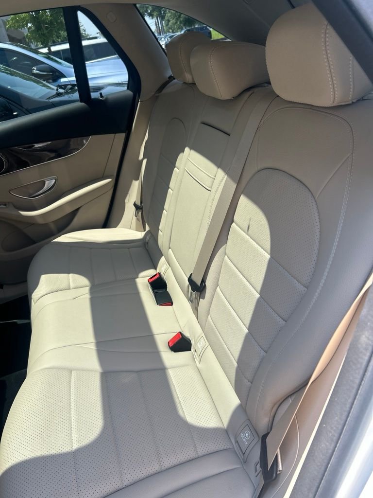 Used 2022 White Mercedes-Benz GLC 300 image 5
