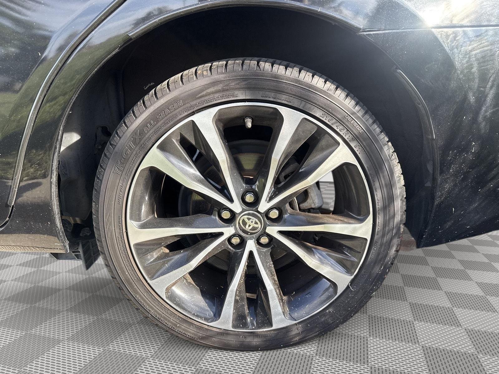 Certified Used 2018 Black Sand Pearl Toyota SE image 7