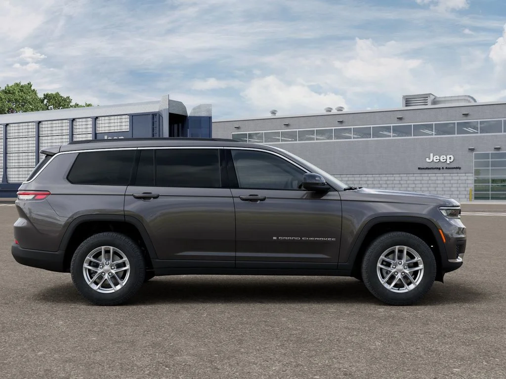 New 2026 Baltic Gray Metallic Clear-Coat Exterior Paint Jeep Laredo image 21