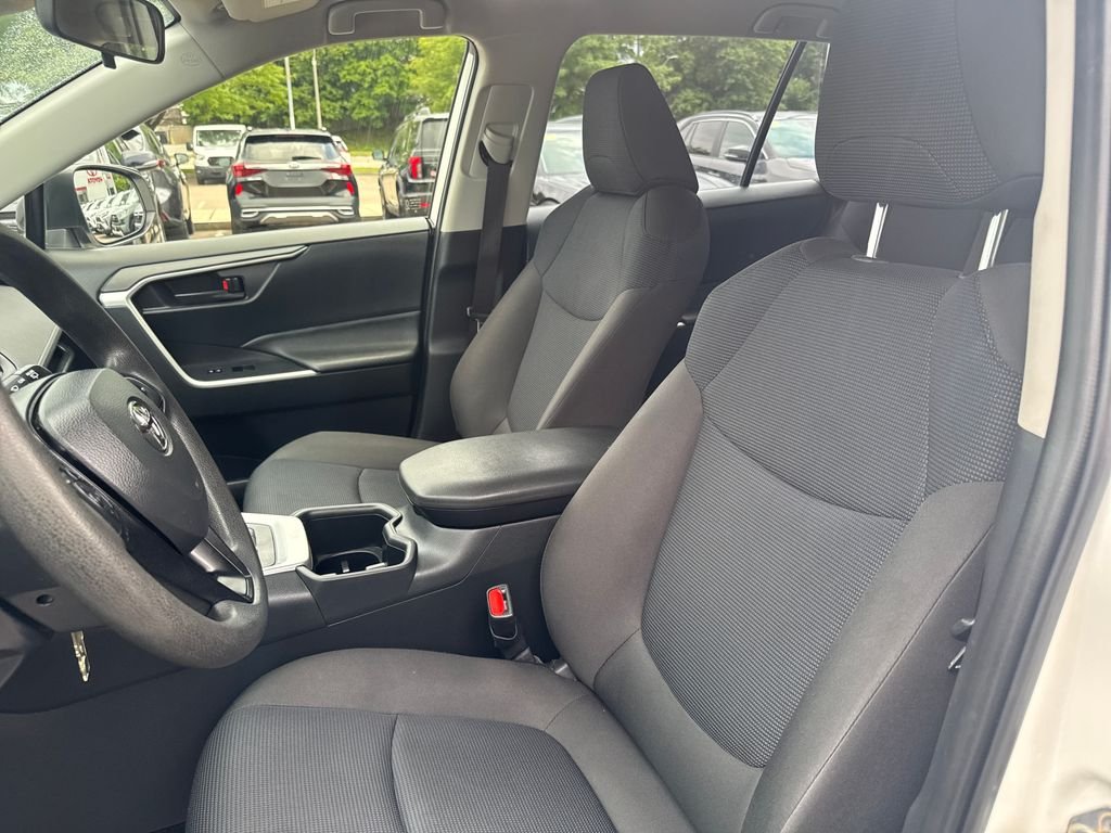 Used 2025 White Toyota LE image 15