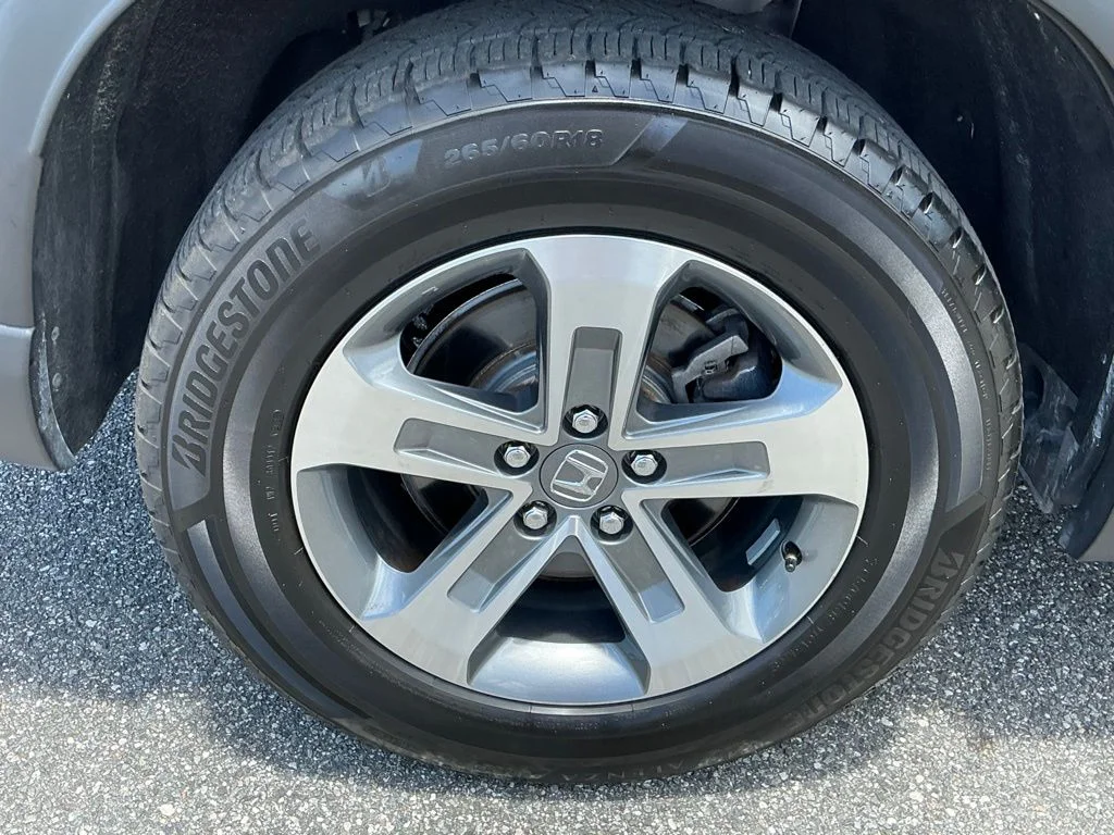 Used 2023 White Honda EX-L image 18