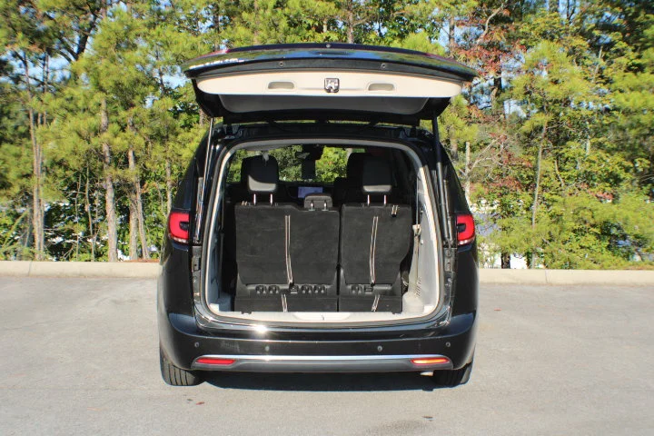Used 2023 Brilliant Black Crystal Pearlcoat Chrysler Touring L image 16