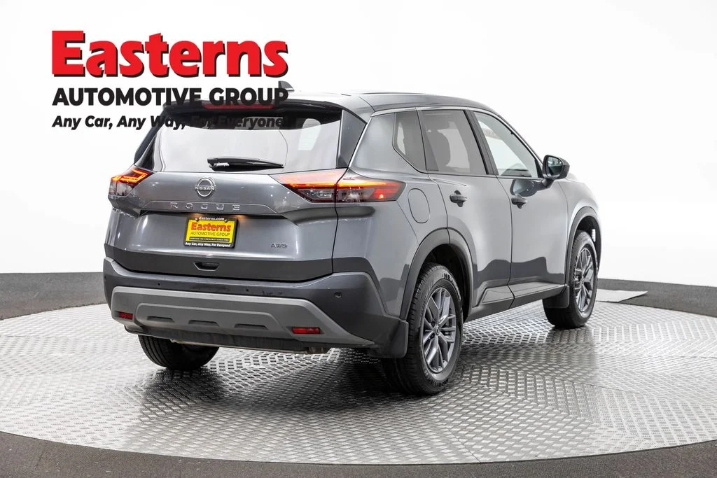 Used 2023 Gray Nissan S image 5