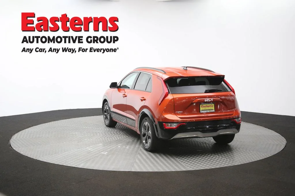 Used 2023 Red Kia Wind image 65