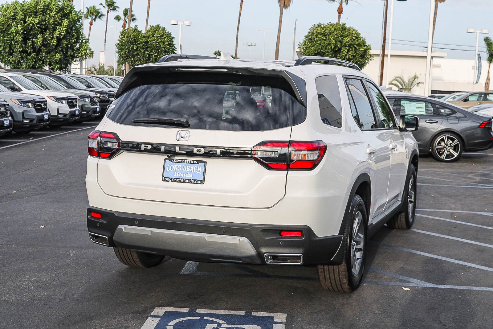 New 2026 Platinum White Pearl Honda EX-L image 6