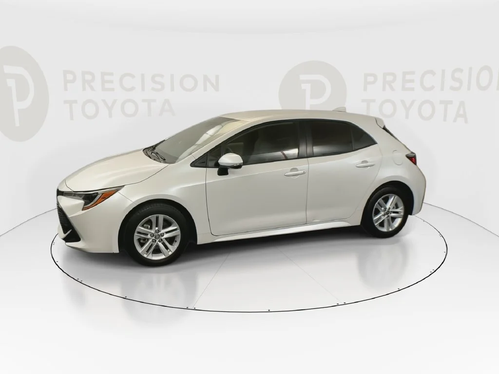 Used 2021 Wind Chill Pearl Toyota SE image 12