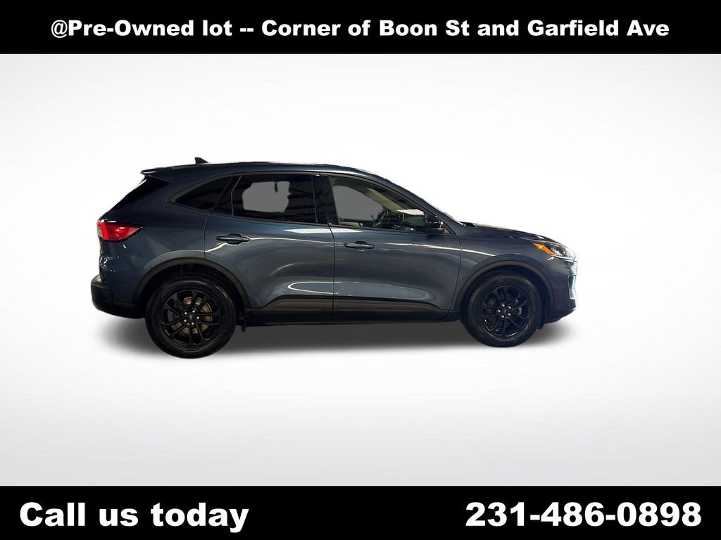 Used 2020 Blue Ford SE Sport image 6