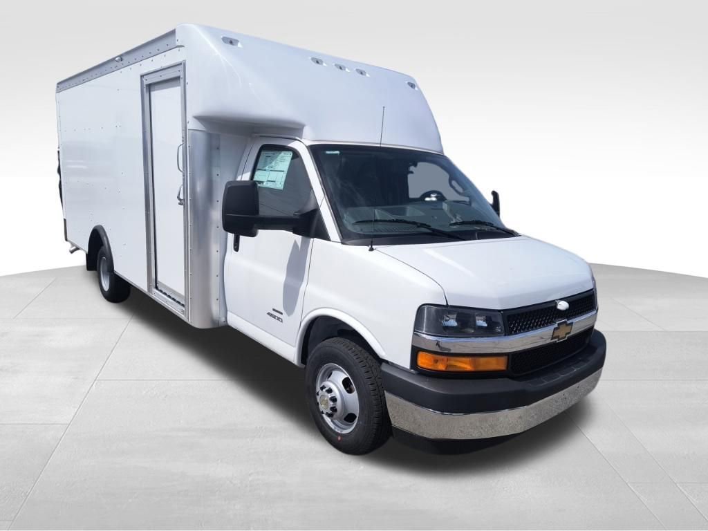 2026 Chevrolet Express 4500 177" WB's photo