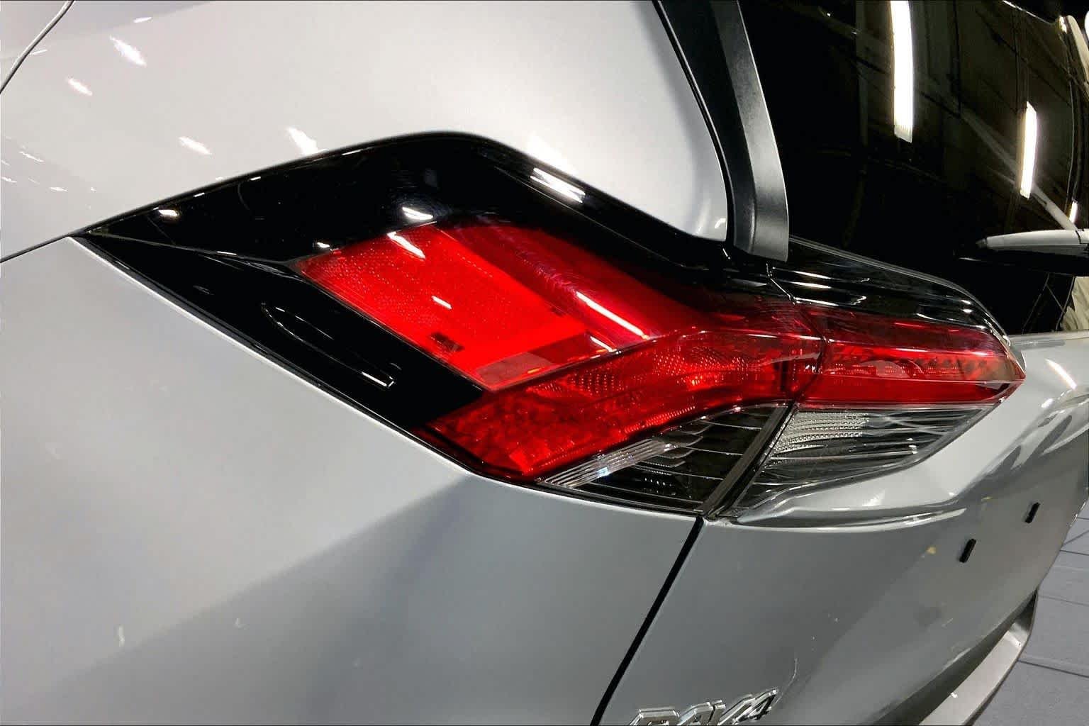 2025 Toyota RAV4 XLE - Photo 57