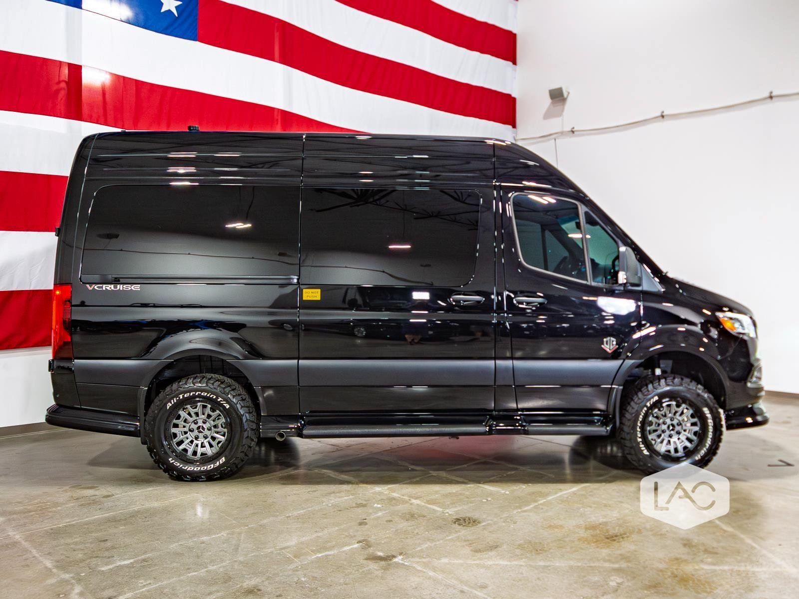 New 2026 BLACK OGV LUXURY COACH AWD 144 | ADV PKG 1.1 | PetSafe image 20