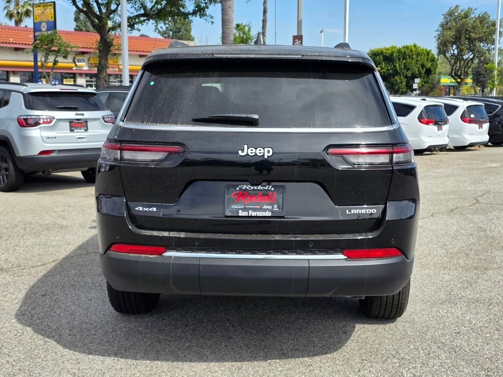 New 2026 Diamond Black Crystal Pearl-Coat Exterior Paint Jeep Laredo image 5