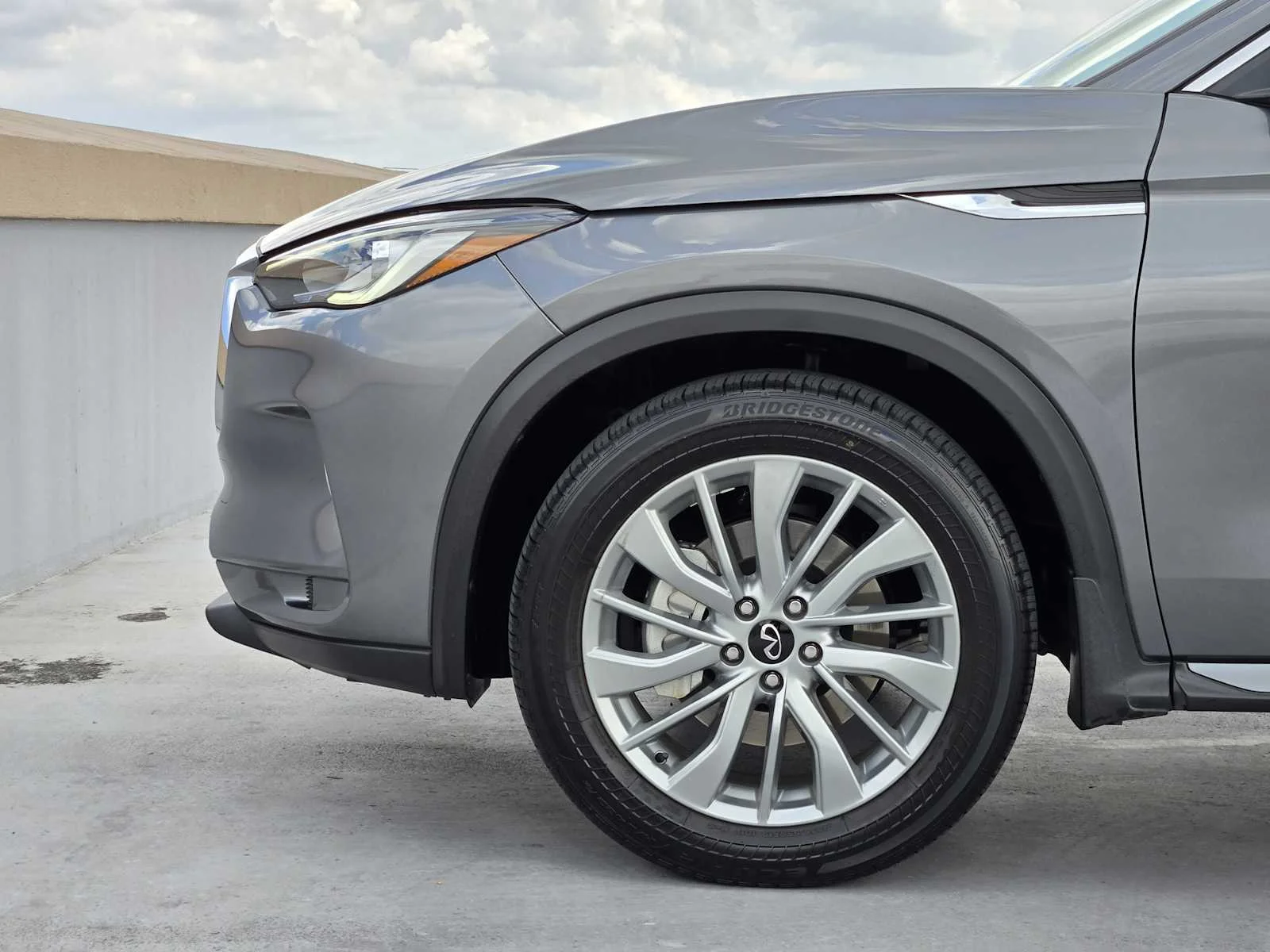 Certified Used 2023 Graphite Shadow INFINITI LUXE image 9