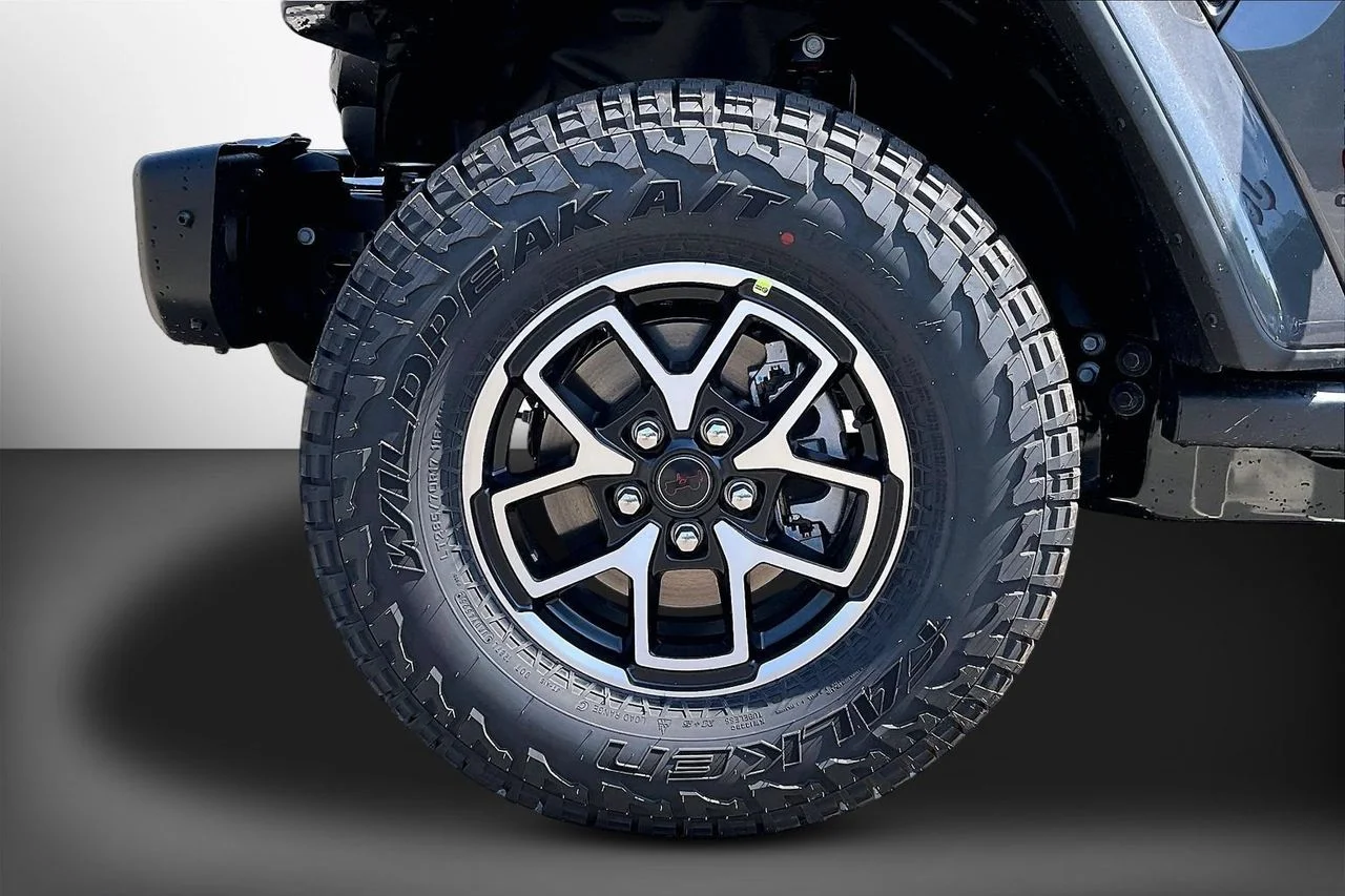 New 2026 Granite Crystal Metallic Clearcoat Jeep Rubicon X image 28