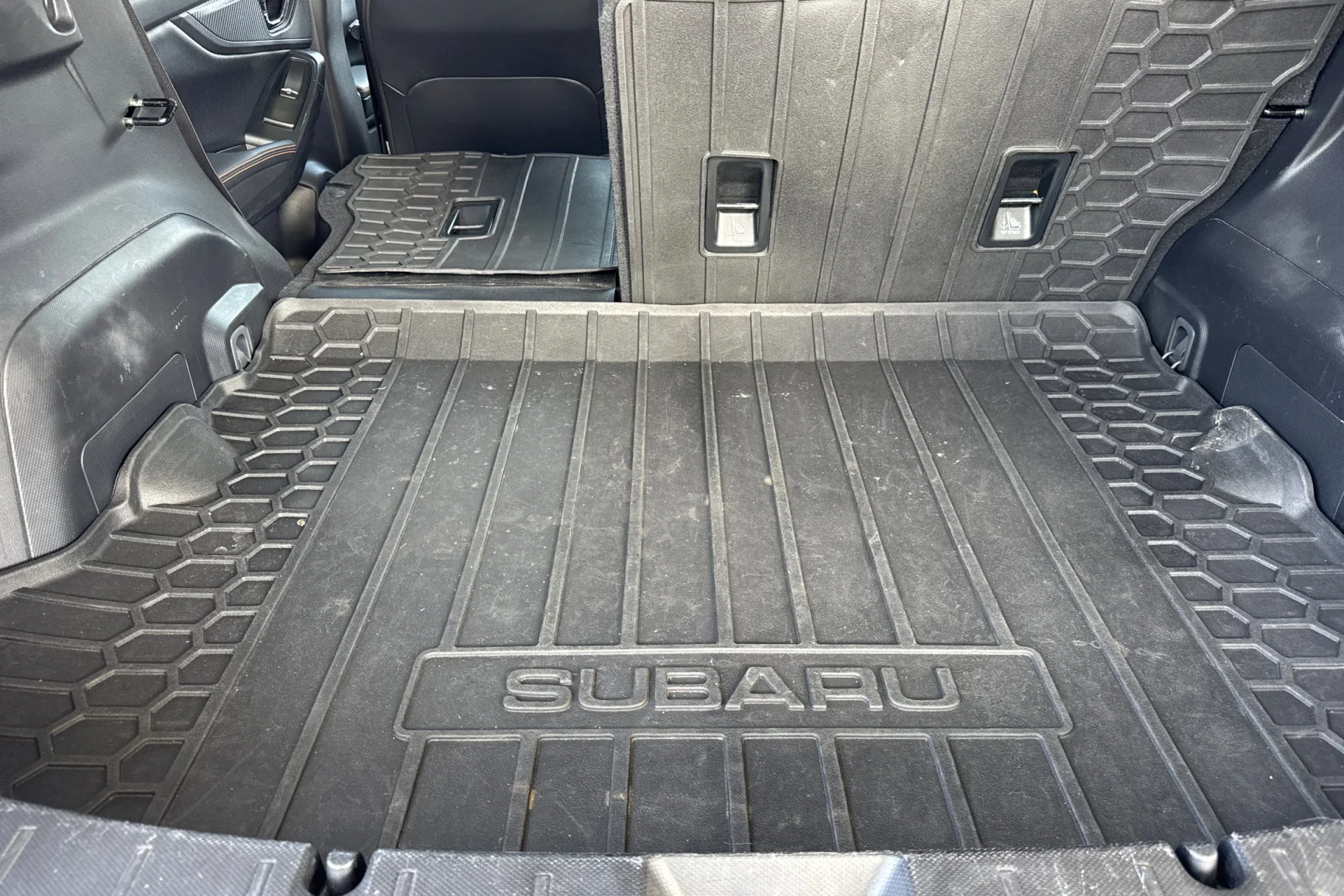 Used 2018 Ice Silver Metallic Subaru 2.0i Limited Sport Utility 4D image 17