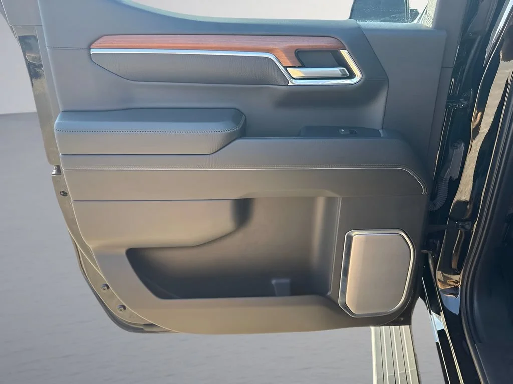 Used 2023 Onyx Black GMC Denali image 31
