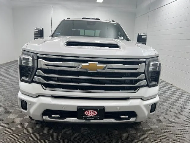 Used 2024 Beige Chevrolet High Country image 3