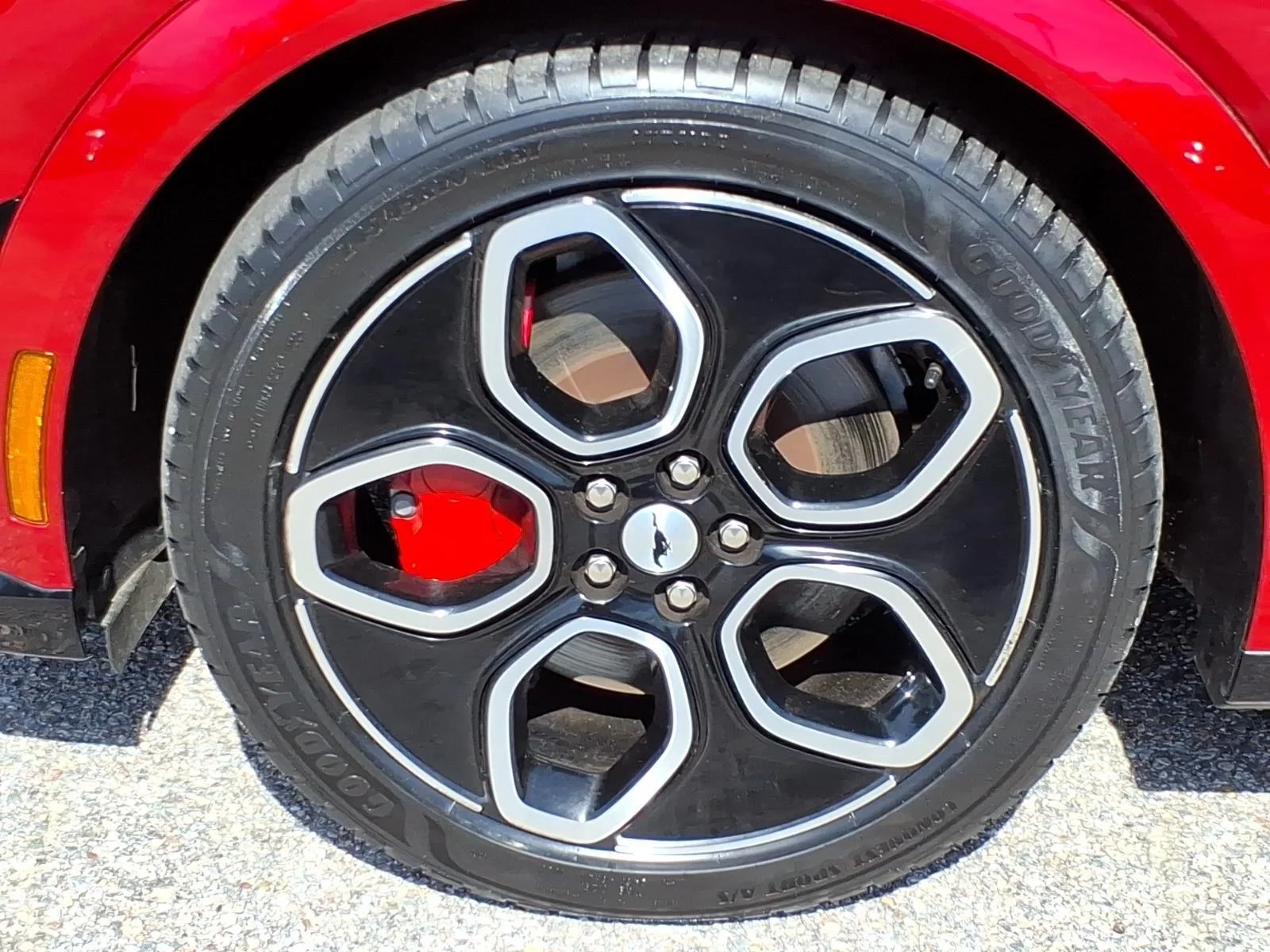 Used 2022 Rapid Red Metallic Tinted Clearcoat Ford GT image 4